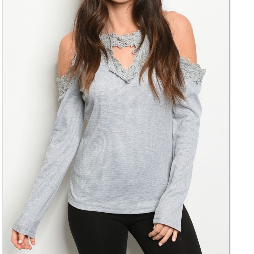 Gray lace adorned cold-shoulder thermal top